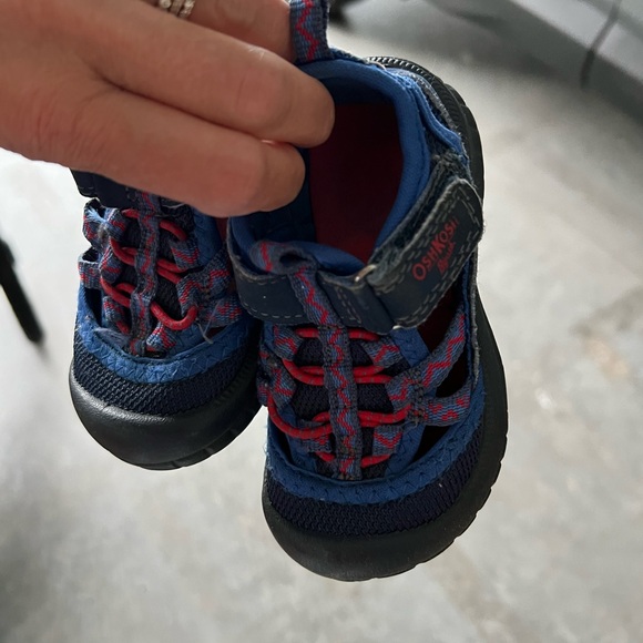 Toddler closed toe sandals - Picture 2 of 3